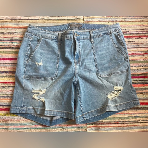 Women’s Torrid Jean Shorts ( 20 ) - Picture 1 of 4
